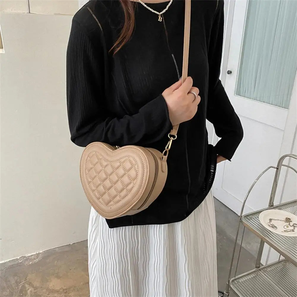 Luxury Love Shaped Shoulder Bag Small Handbags Designer Crossbody Bags Women Sling Purse Red Peach Heart Phone Bag Shoulder Bag