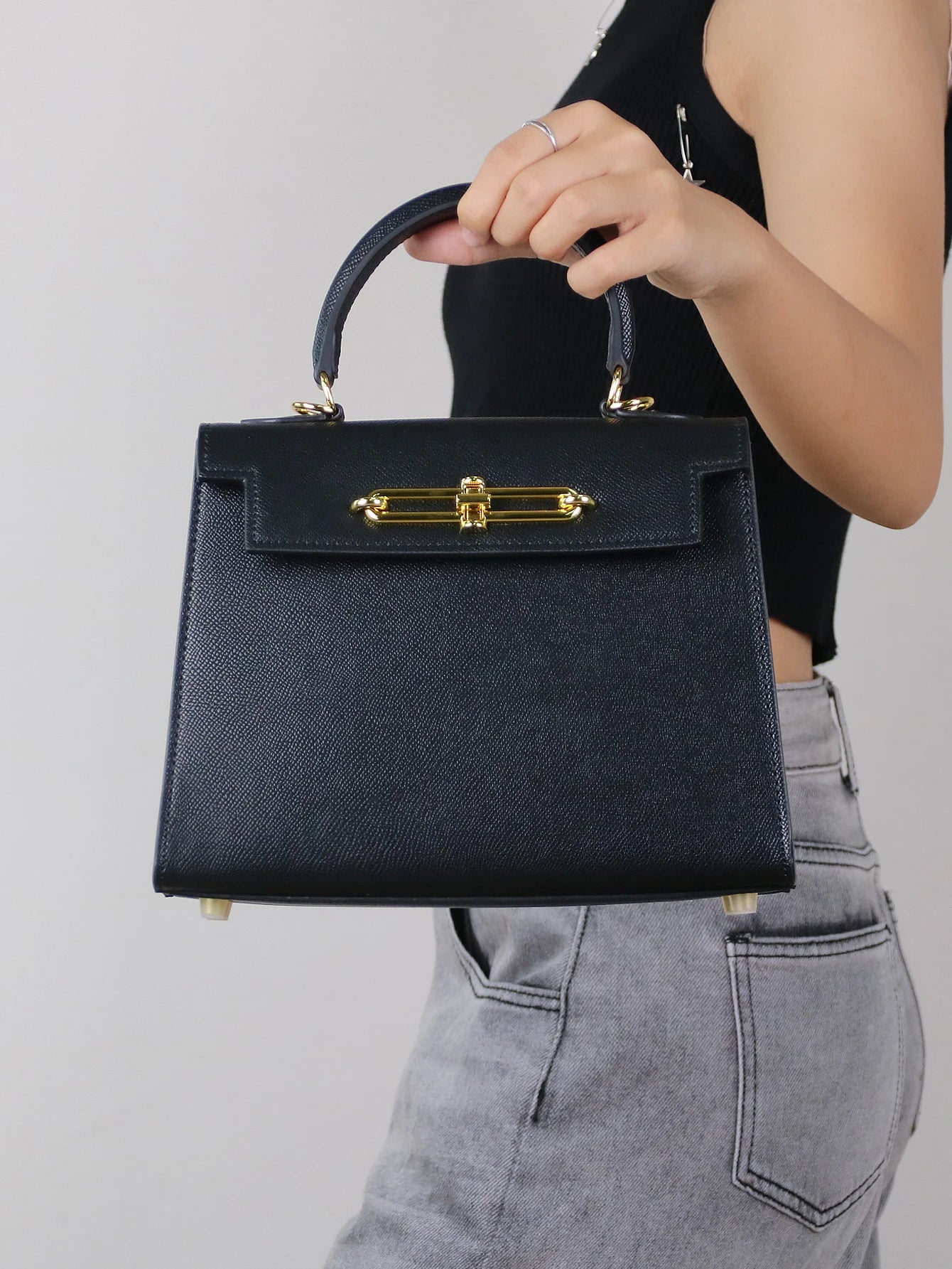 2026 High-End Portable Fashion Ladies Bag Temperament Small Bag Palm Crocodile Handbag OL Commuter Joker Work Bag Light Luxury S