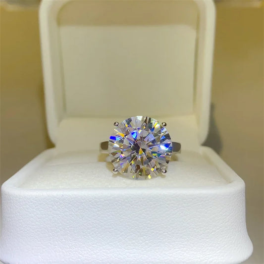 Classic Moissanite PT950 Platinum 10 Carat Luxurious Oval Ring for Women, durable structure and long-lasting brilliant luster