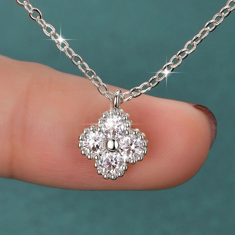 Rrjzz Lucky Clover D-Color Round Moissanite Necklace for Women Four-Leaf Flower Lab Imitation Diamond Pendant Necklace Jewelry