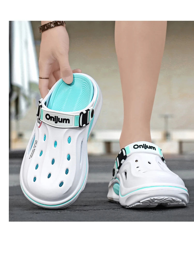 New Classic Summer Clogs Men Slipper Breathable Garden Shoes EVA Outdoor Comforty Beach Slides Home Sandals Antiskid Slippers