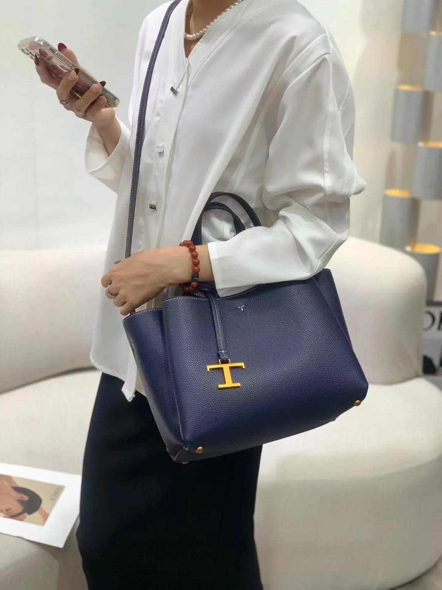 Elegant Shoulder Bag Handbags For Ladies Made Of Premium Leather - Famous Designer Luxury Brand Collection