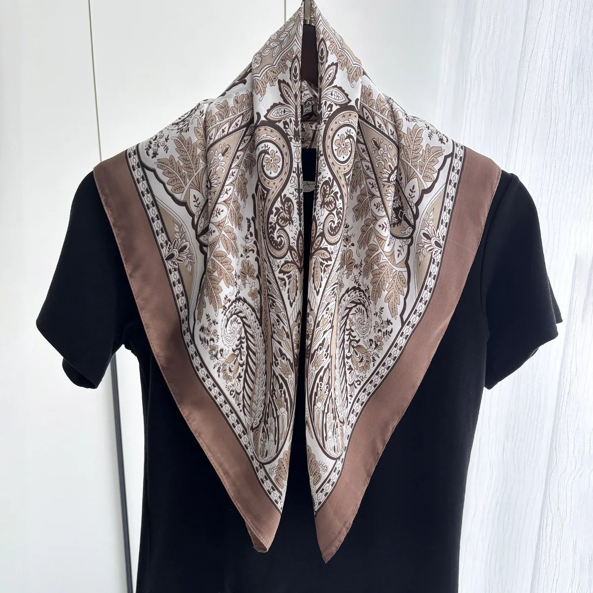 2026 New Elegant Fashion 70X70cm Printed Women's Scarf Silk Scarf Square Shawl Decorative Headband Neck Luxury Design Bandana