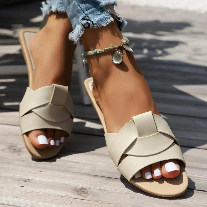 Designer Woman Flat Slippers 2026 New Woven with Comfortable Women's Shoes Casual Bottom Slippers Summer Women Sandals