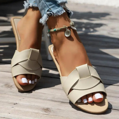 Designer Woman Flat Slippers 2026 New Woven with Comfortable Women's Shoes Casual Bottom Slippers Summer Women Sandals