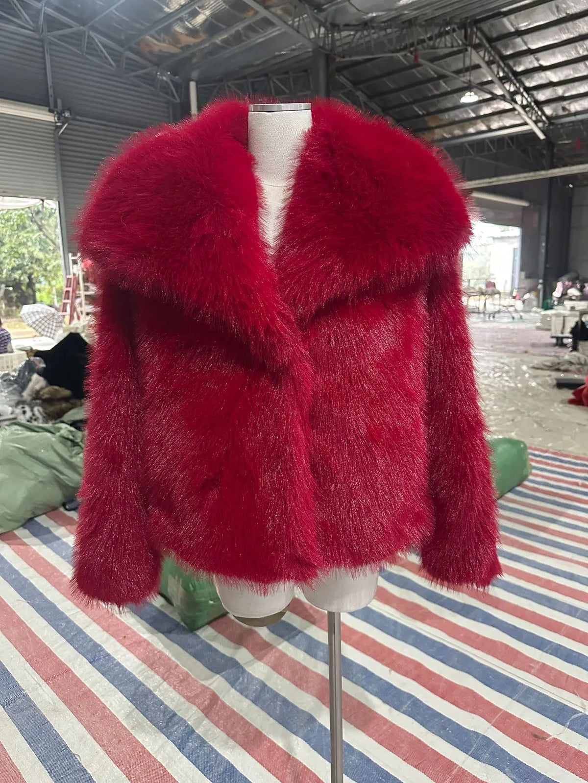 Women's Winter Fur Coat Mink Fur Large Lapel Fluffy Short Top in Large Size for Warmth And Style