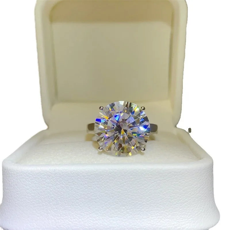 Classic Moissanite PT950 Platinum 10 Carat Luxurious Oval Ring for Women, durable structure and long-lasting brilliant luster