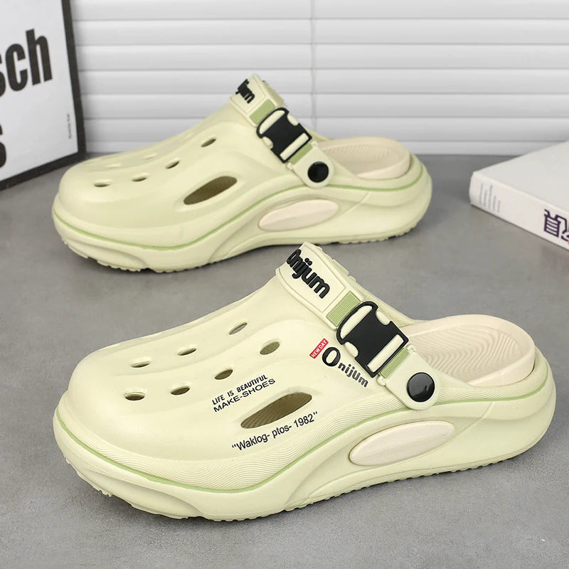 New Classic Summer Clogs Men Slipper Breathable Garden Shoes EVA Outdoor Comforty Beach Slides Home Sandals Antiskid Slippers