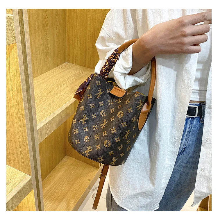 2025 Luxury Designer Women'S Shoulder Bag High-End Fashional Water Bucket Bag Crossbody Bags Unique Women Clutch Travel Tote Bag