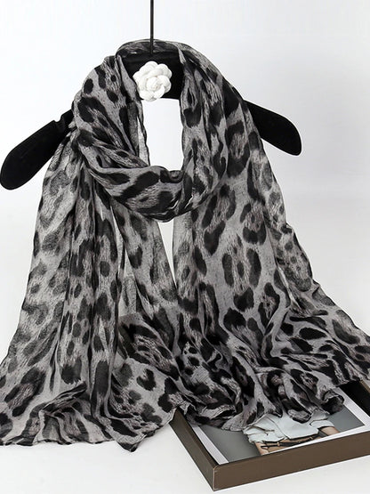2025 New Vintage Voile Scarf Leopard Print Hijab for Women Lightweight Sunscreen Head Wrap Beach Cover-Up Windproof Travel Scarf