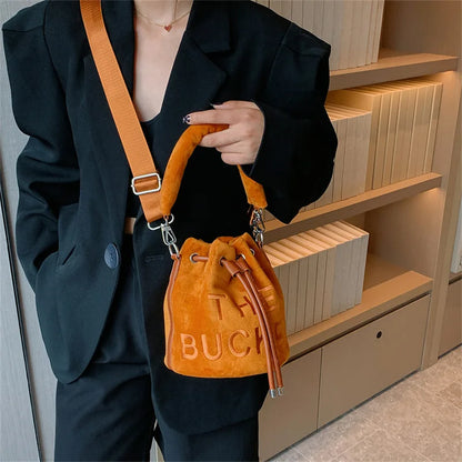 New Fashion Women's Bucket Bag Trend Brand Personality Plush Shoulder Bag High-end Elegant Crossbody Bag Designer Luxury Handbag