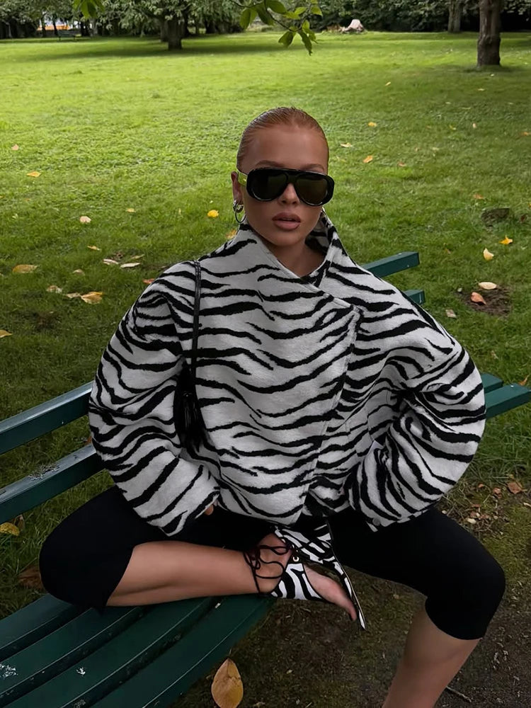 Fashion Women's Zebra Stripe Print Jacket Stand Collar Full Sleeve Loose Oversize Jackets Female 2026 Autumn Street Lady Coat