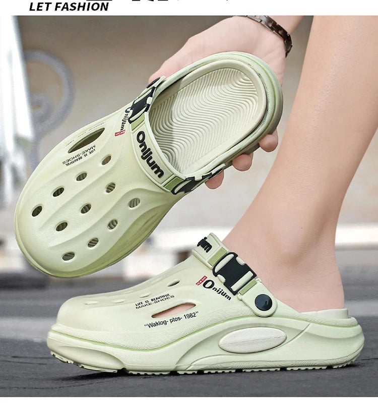 New Classic Summer Clogs Men Slipper Breathable Garden Shoes EVA Outdoor Comforty Beach Slides Home Sandals Antiskid Slippers
