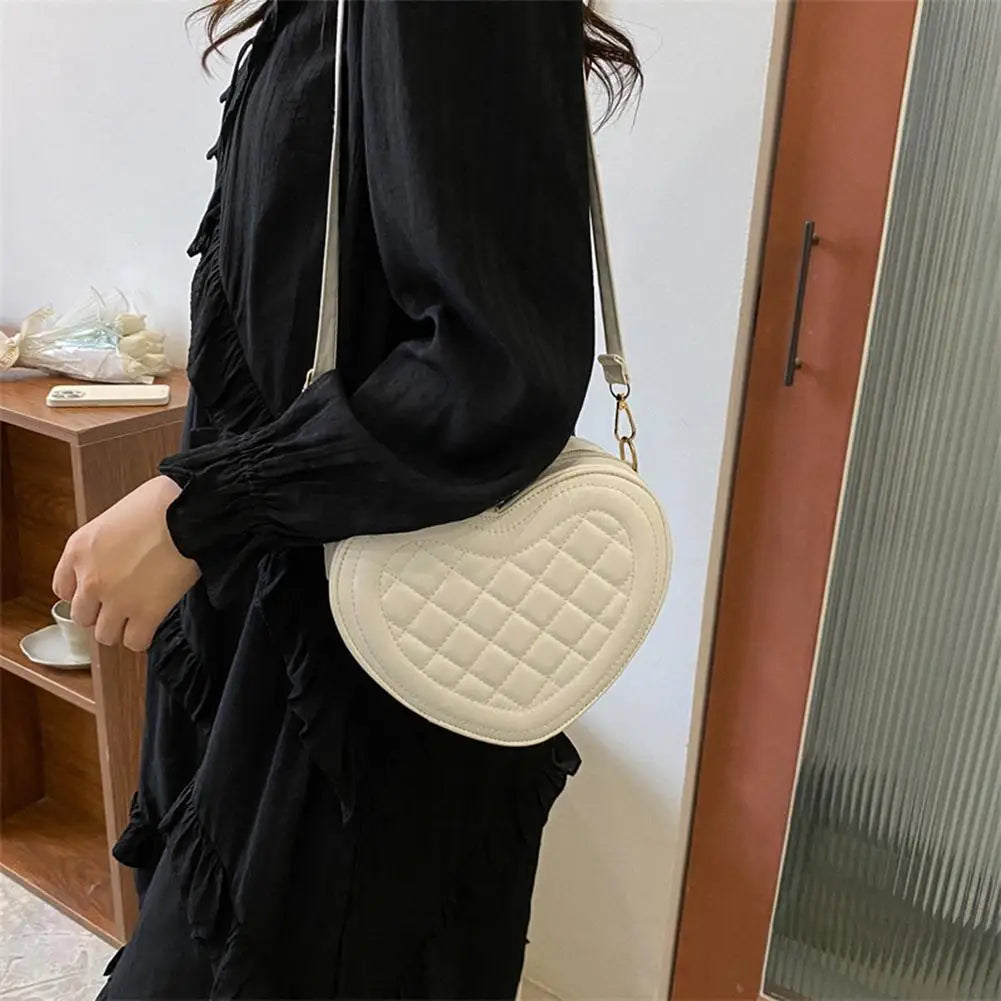 Luxury Love Shaped Shoulder Bag Small Handbags Designer Crossbody Bags Women Sling Purse Red Peach Heart Phone Bag Shoulder Bag