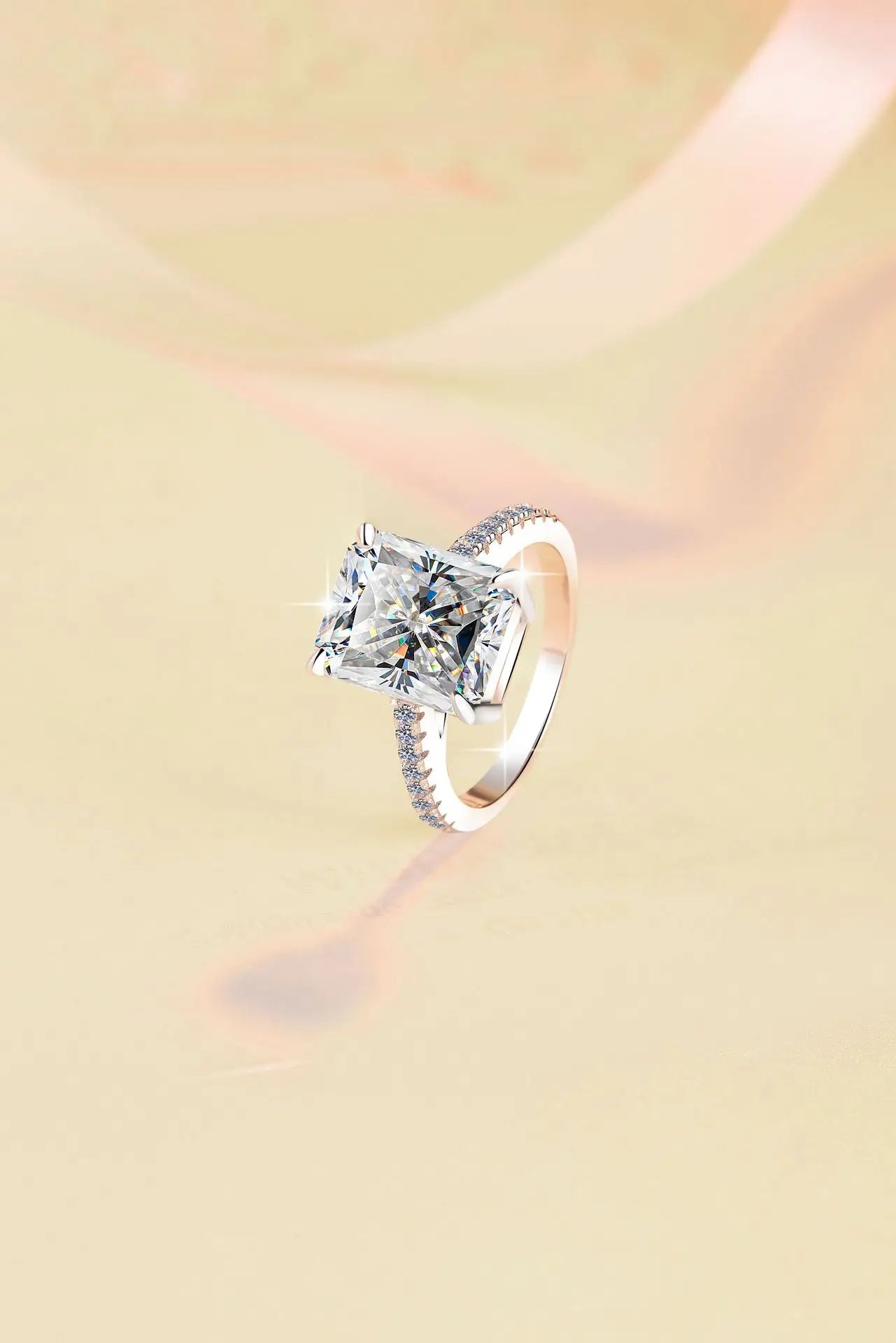 Luxury Radiant Cut PT950 Platinum 5CT Moissanite Band Women's Elegant Sparkling High-End Engagement Ring