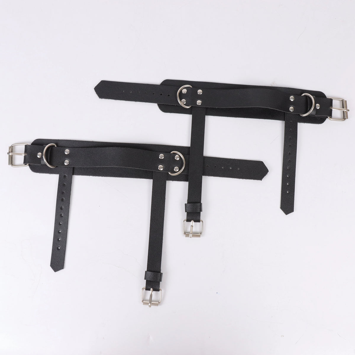 Adjustable Faux Leather Ankle Strap Belt with Soft Inner Lining Anklet Charm Chain Suitable for Comfort and Retro Modern Styles