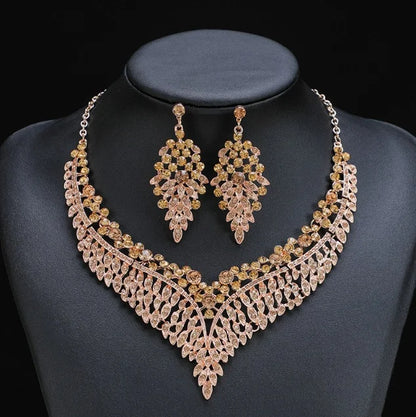 Two Piece Set of Emerald Fan-Shaped Necklace Earrings for Women on Vacation, Sweet Dates, Honeymoons, Valentine's Day Gifts