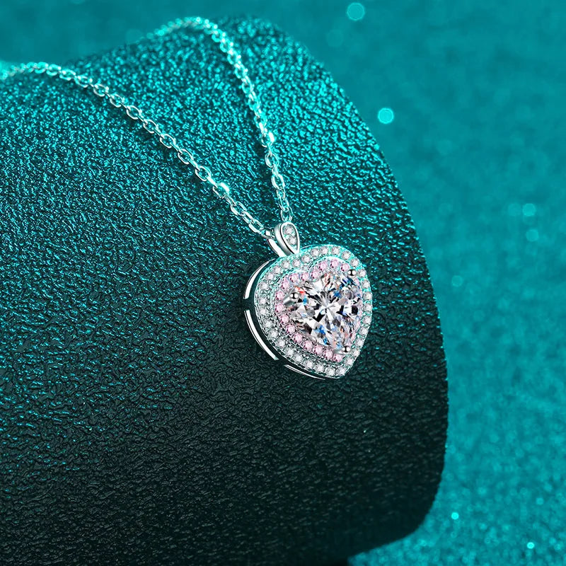 PT950 Platinum Heart Bezel Pendant for Women, 1 Carat Moissanite Chic Accessory Perfect For Workplace Matching