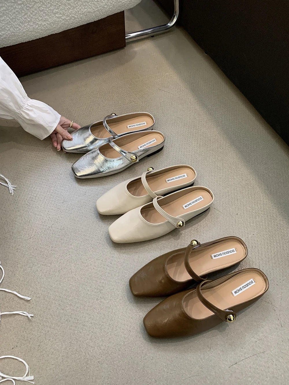 Soft Leather 2025 Ins Silver Buckle Strap Casual Shoes Fashion Flats Elegant Glitter Metallic Mules Shoes Cover Toe Slippers