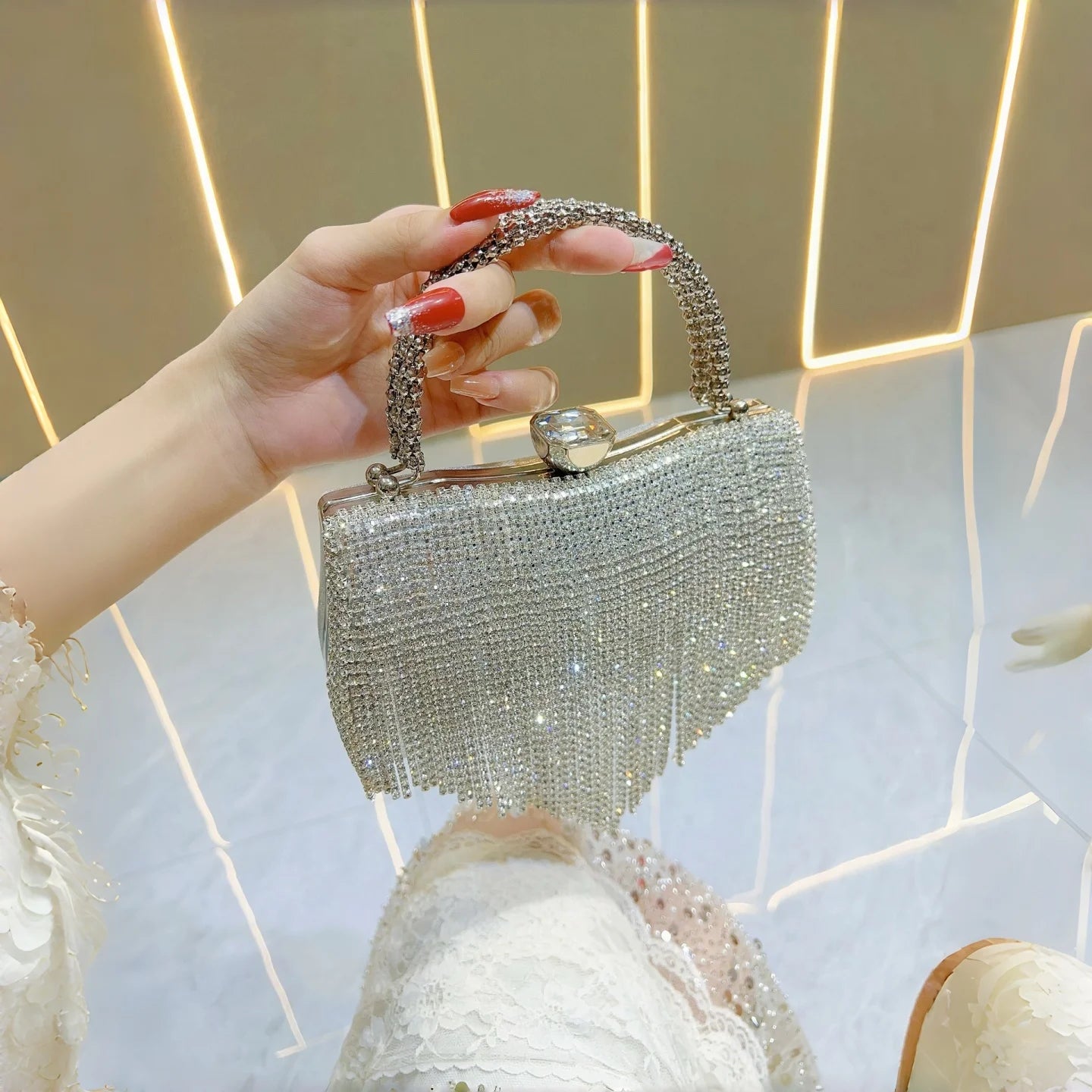 fashion woman handbag socialite light luxury Rhinestone tassel dinner bag ladies handbag Party metal chain shoulder bag