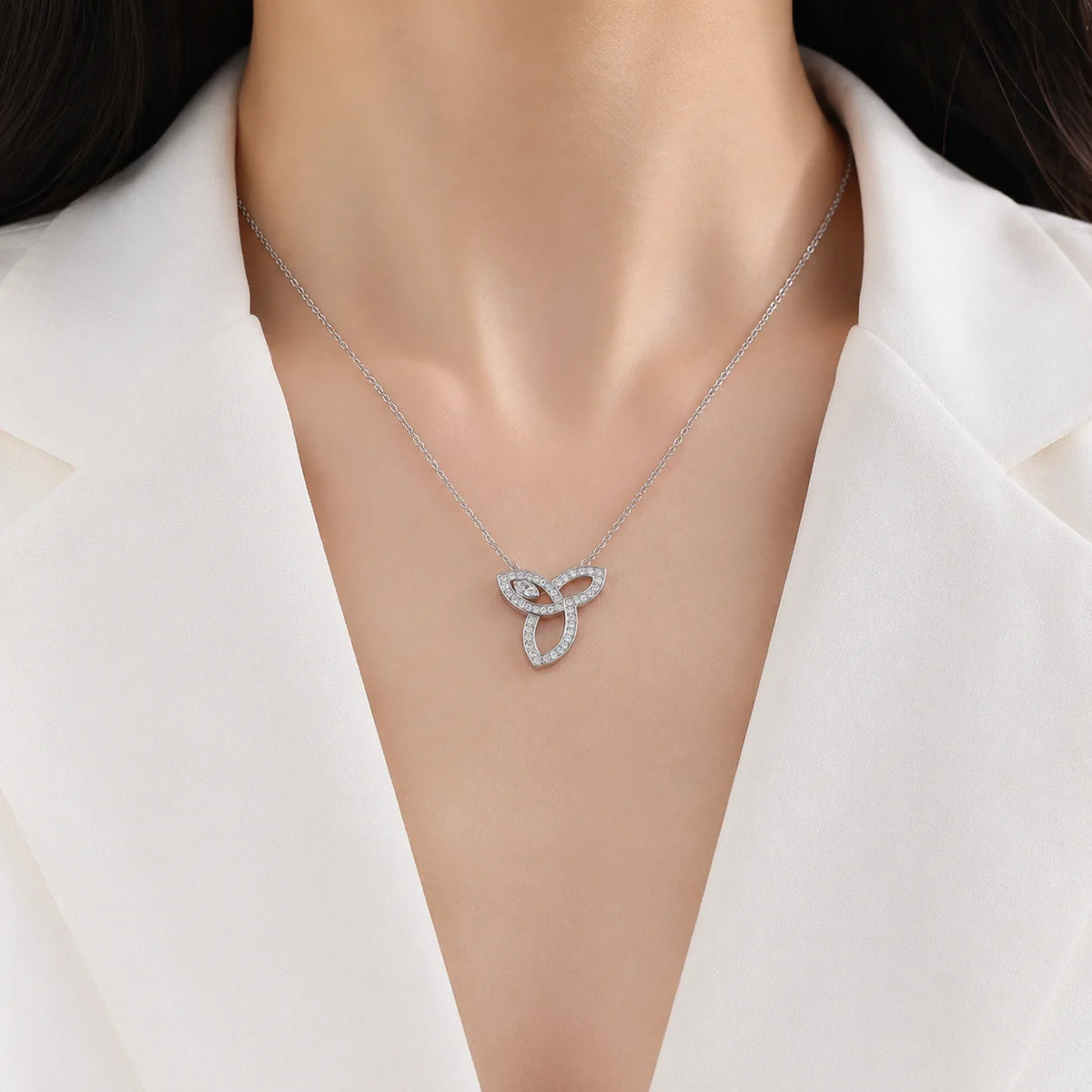 Moissanite Trefoil Knot Pendant Necklace S925 Sterling Silver Sparkling Collarbone Chain Gift GRA Certified