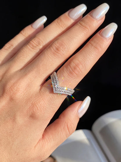 Fashion Real Round Moissanite Diamond V-shaped Rings for Women Daily Wear Anniversary Party 925 Sterling Silver Fine Jewelry