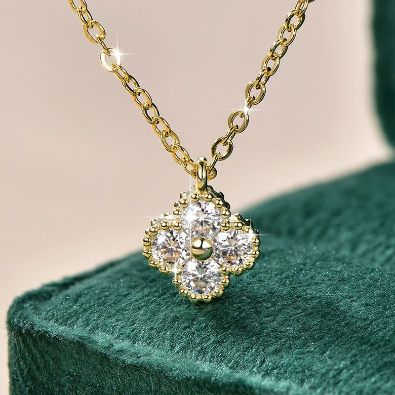 Rrjzz Lucky Clover D-Color Round Moissanite Necklace for Women Four-Leaf Flower Lab Imitation Diamond Pendant Necklace Jewelry