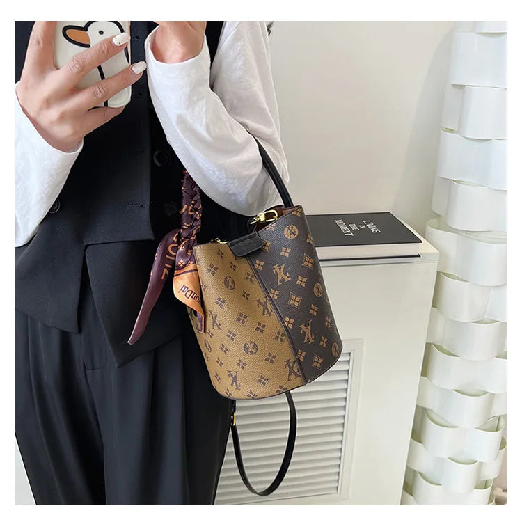2025 Luxury Designer Women'S Shoulder Bag High-End Fashional Water Bucket Bag Crossbody Bags Unique Women Clutch Travel Tote Bag