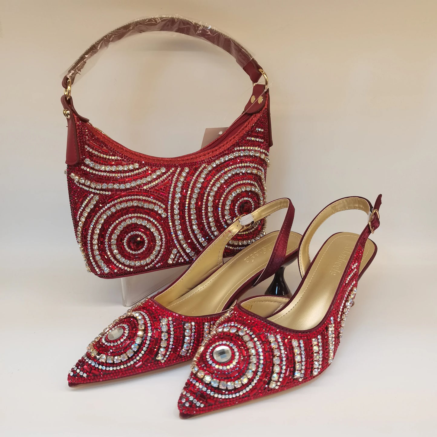 New Elegant Nigerian Women’s Gold Colour Heeled Shoes With Match Rhinestone Handbag Set Italian Design for Parties