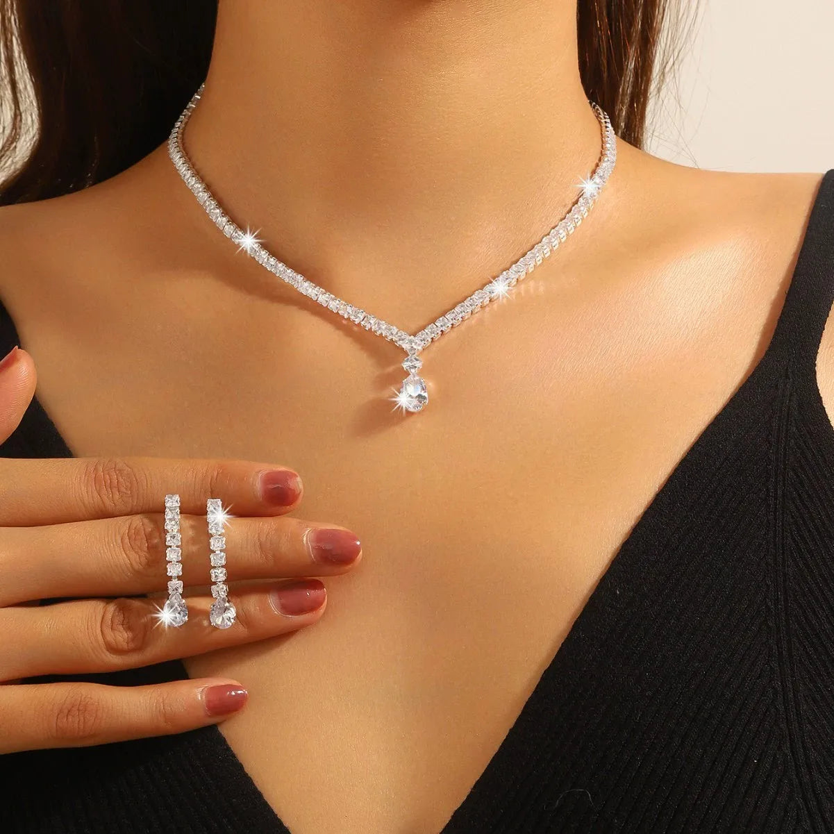 Ladies' Fashionable Silver-Plated And Diamond-Encrusted Metal Necklace, Earrings Set, Bride'S Wedding Attire And Accessories