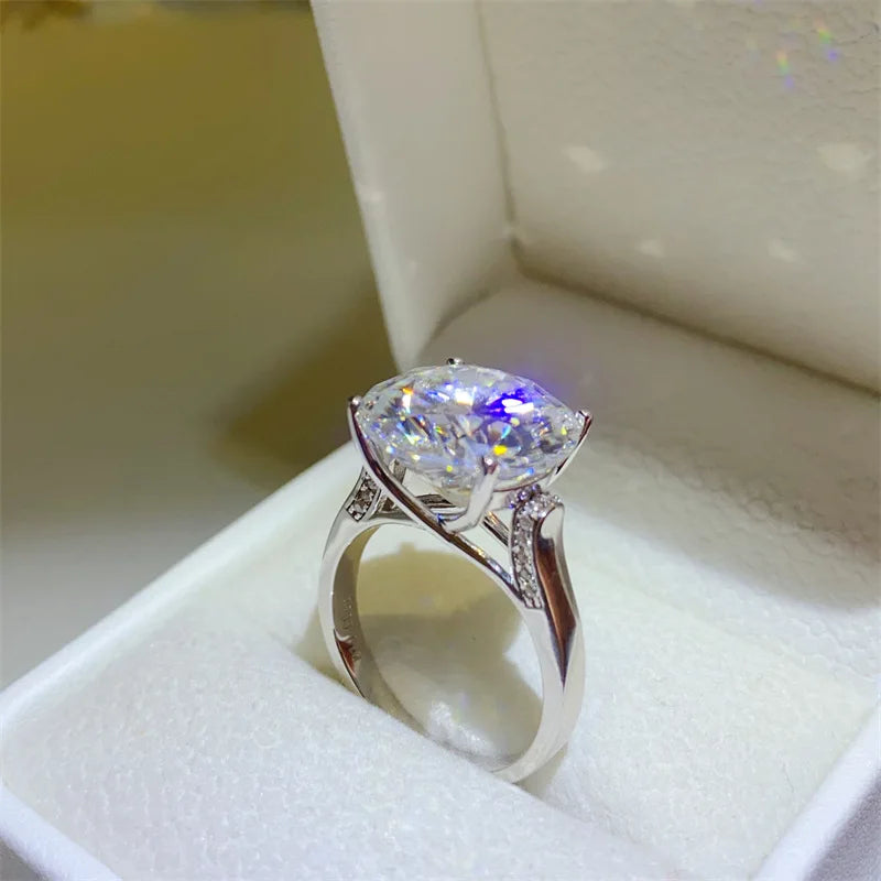 Classic Moissanite PT950 Platinum 10 Carat Luxurious Oval Ring for Women, durable structure and long-lasting brilliant luster