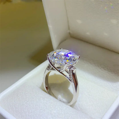 Classic Moissanite PT950 Platinum 10 Carat Luxurious Oval Ring for Women, durable structure and long-lasting brilliant luster