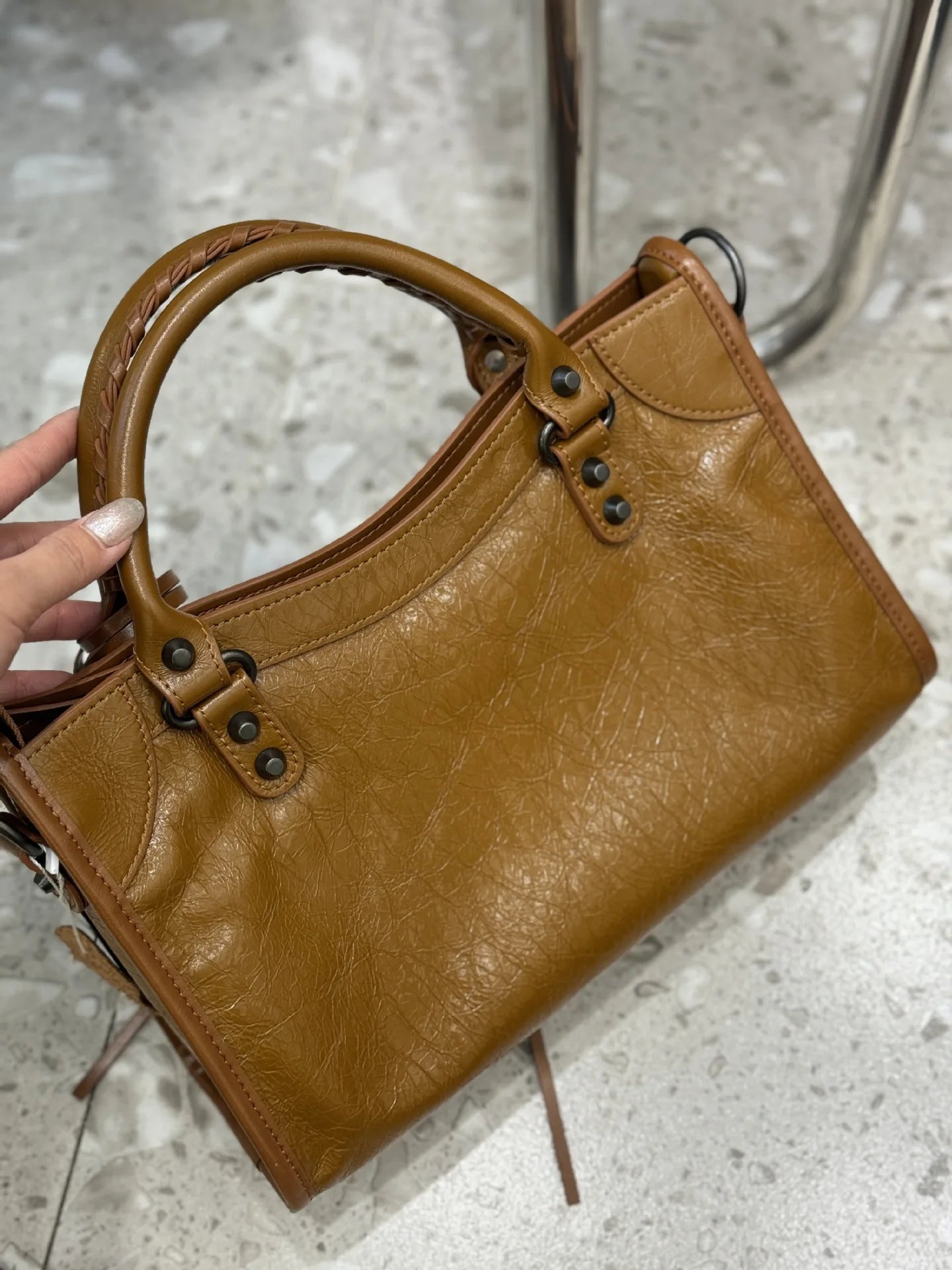 2026 Luxury Design Le City Rivet Motorcycle Bag Leather Leather Leather Handheld Women's Bag Trendy Fashion Single Shoulder Diag