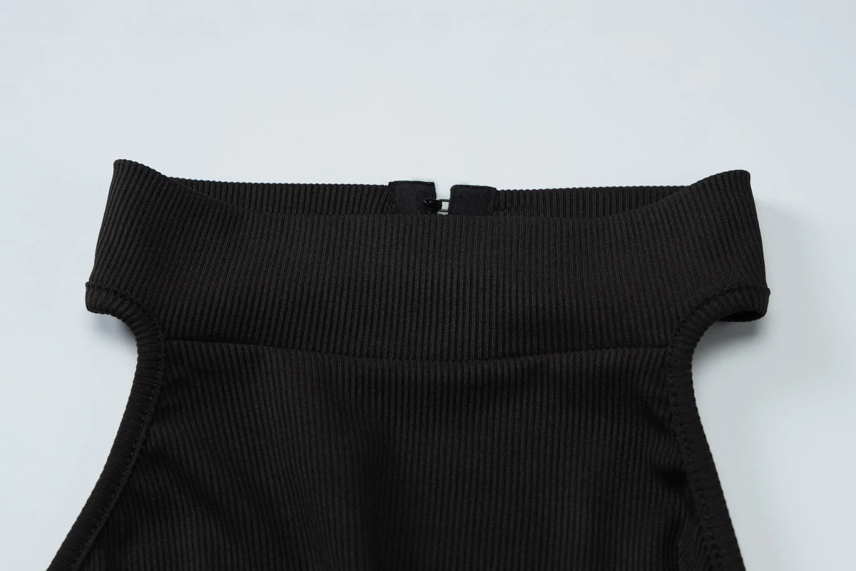 Hugcitar Ribbed Halter Backless Solid Button Sexy Bodycon Skinny Jumpsuit Summer Women Fashion Vacation Romper Streetwear Club