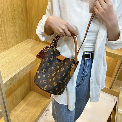 2025 Luxury Designer Women'S Shoulder Bag High-End Fashional Water Bucket Bag Crossbody Bags Unique Women Clutch Travel Tote Bag
