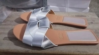Flat Slippers Casual Shoes Woman 2026 Trend Luxury Summer Elegant Dresses Sandals Beach Designer House Round Toe Brand Bathroom