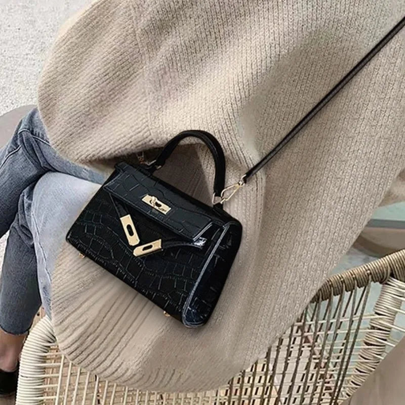 Black Super Hot Stylish Small Bag for Women - 2025 New Autumn/Winter High-End Luxury Minimalist Crossbody Square Bag