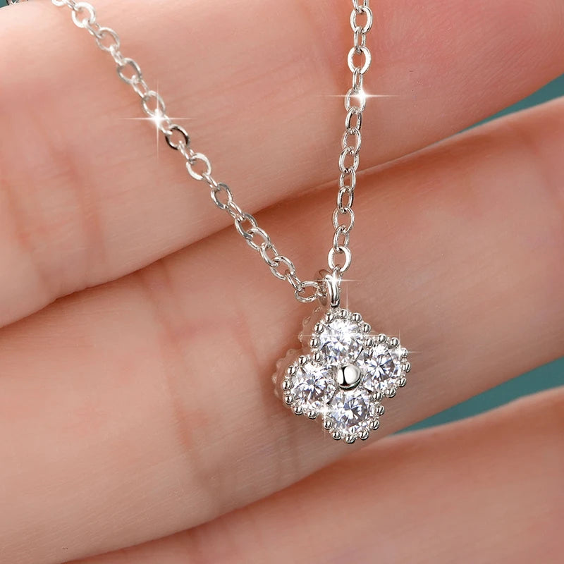 Rrjzz Lucky Clover D-Color Round Moissanite Necklace for Women Four-Leaf Flower Lab Imitation Diamond Pendant Necklace Jewelry