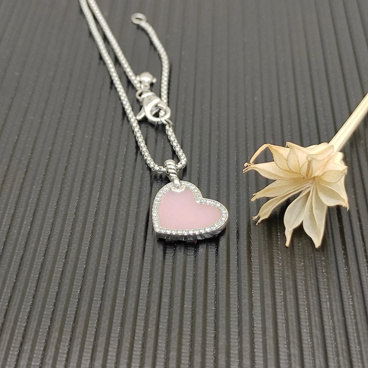 2026 New High Quality DY Necklaces Collection Simple and Elegant Perfect for Any Occasion Suitable for Both Men and Women 3