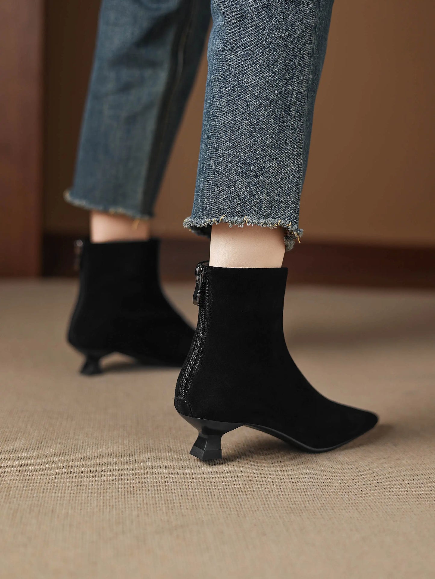 Plus Size 34-42 Genuine Leather Pointed Toe Med Heels Zipper Modern Boots Winter Autumn Shoes Concise Elegant Dress Ankle Boots