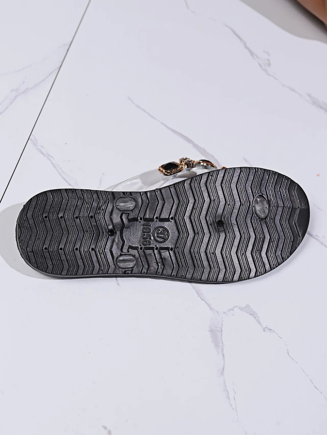 Shoes Woman Spring Summer 2024 Thong Flat Flip Flops Rhinestone Fashion Comfortable Opened Toe Luxury Sandals Women Designers