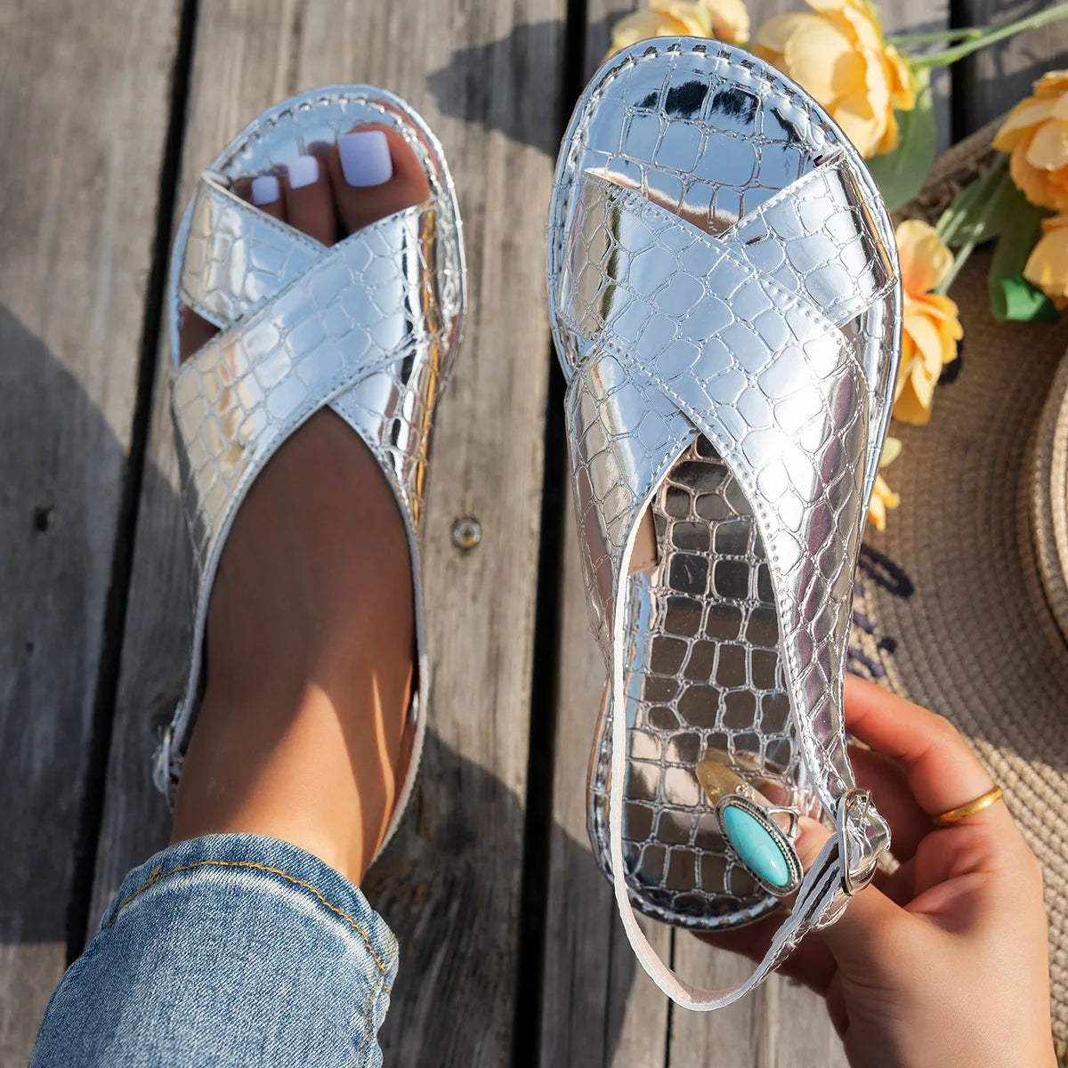 2025 Luxury Sexy Women's Sandals Classic Gold Silver Buckle Summer Ladies Shoes Large Size 43 Lightweight Comfort Beach Sandals