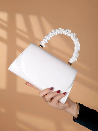 Elegant light luxury solid color women's handbag, fashionable and romantic banquet clutch, suitable for women's daily use.