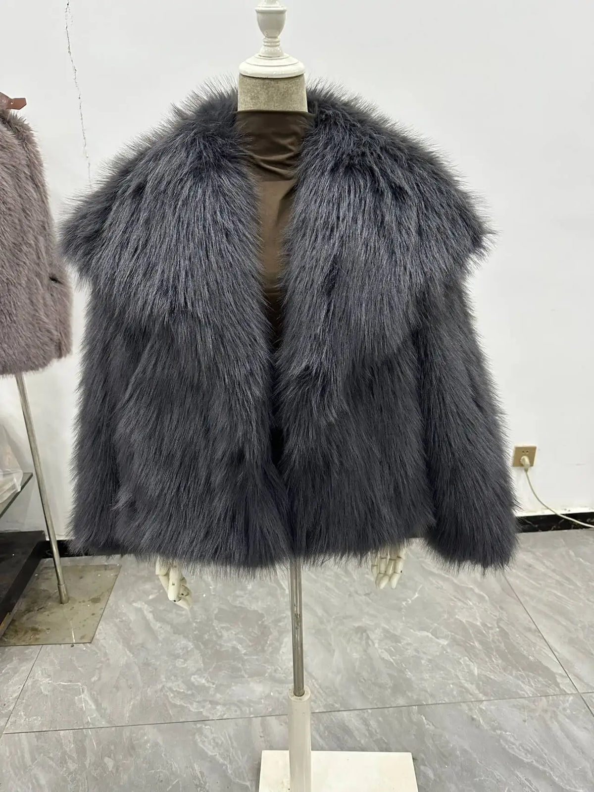 Women's Winter Fur Coat Mink Fur Large Lapel Fluffy Short Top in Large Size for Warmth And Style