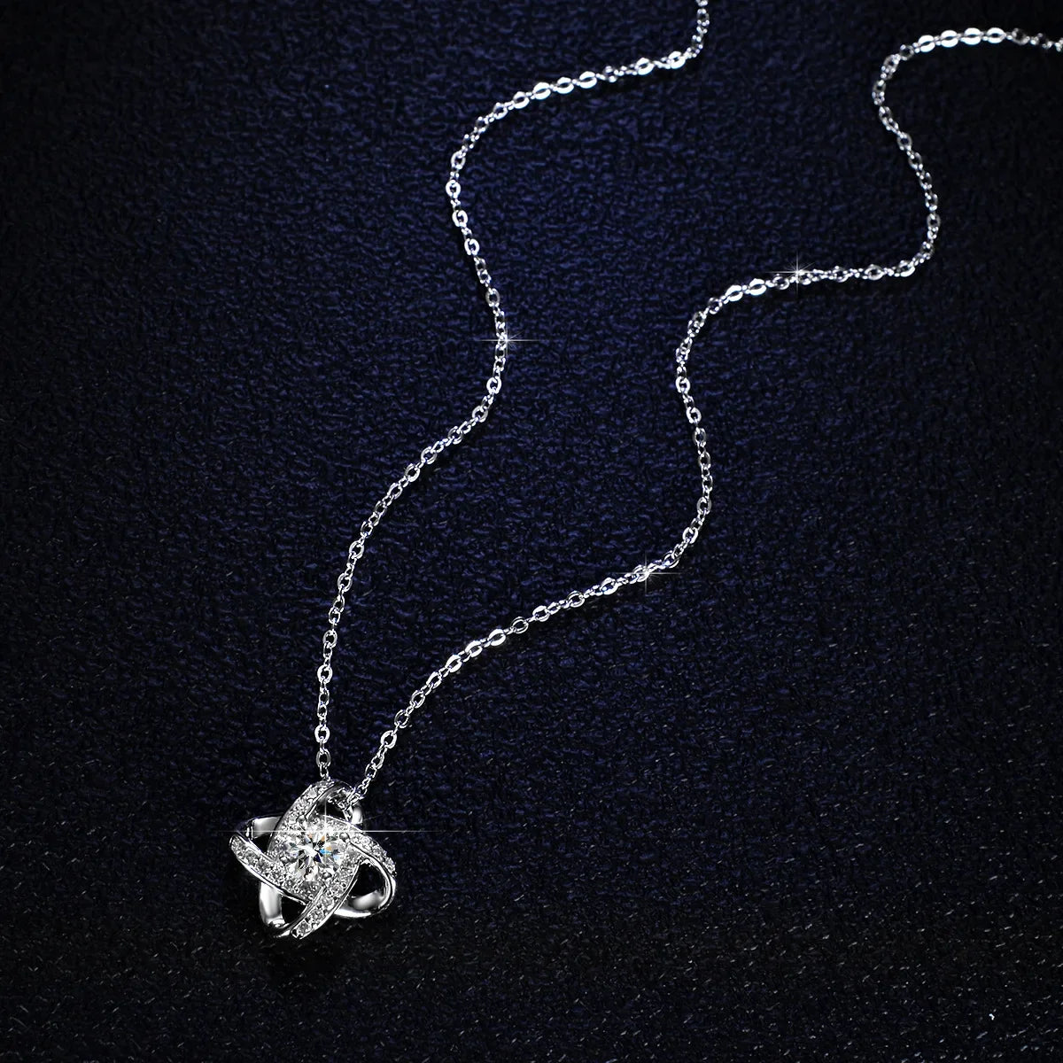 Luxury 1 Carat Moissanite in White Gold Four - leaf Clover Windmill Clavicle Chain Necklace, Ideal for Women
