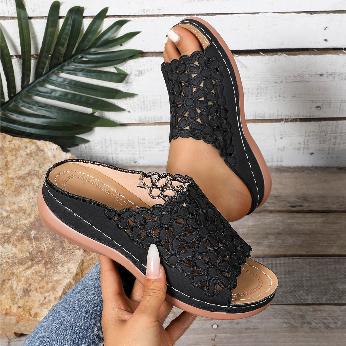 Women Slippers Elegant Floral Comfort Sandals Hollow-Cut Stylish Wedge Slippers Designer Versatile Slides Women Beach Shoes
