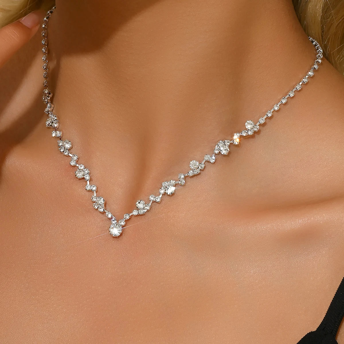 Simple and Exquisite Full Diamond Necklace Jewelry Hot Selling Necklace Full Diamond Collarbone Dinner Dress Light Luxury Elegan