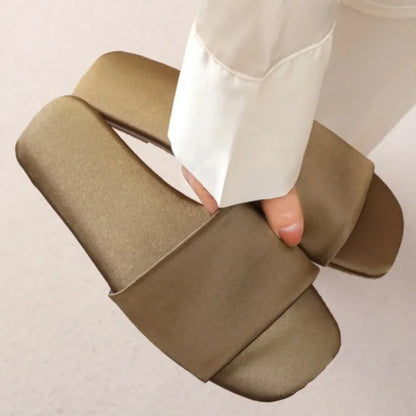 Summer New Women Shoes Premium Feel Flat Bottom Slippers for Woman Elegant Outdoors Slippers Luxury Designer Shoes Zapatos Mujer