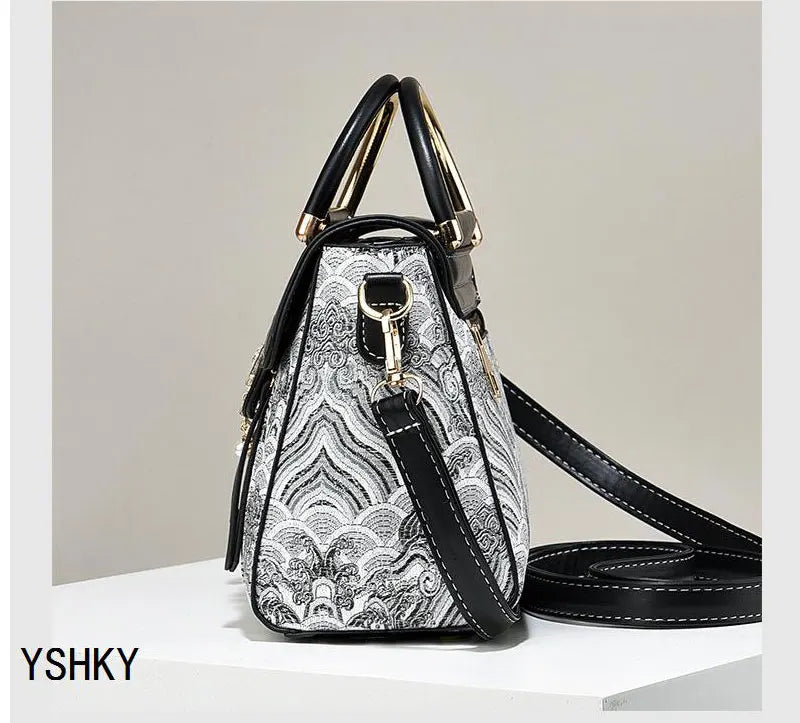 New Women bag  for shoulder bag leather handbag sac a main femme luxury designer Carrying a ox-skin bag under one shoulder bag