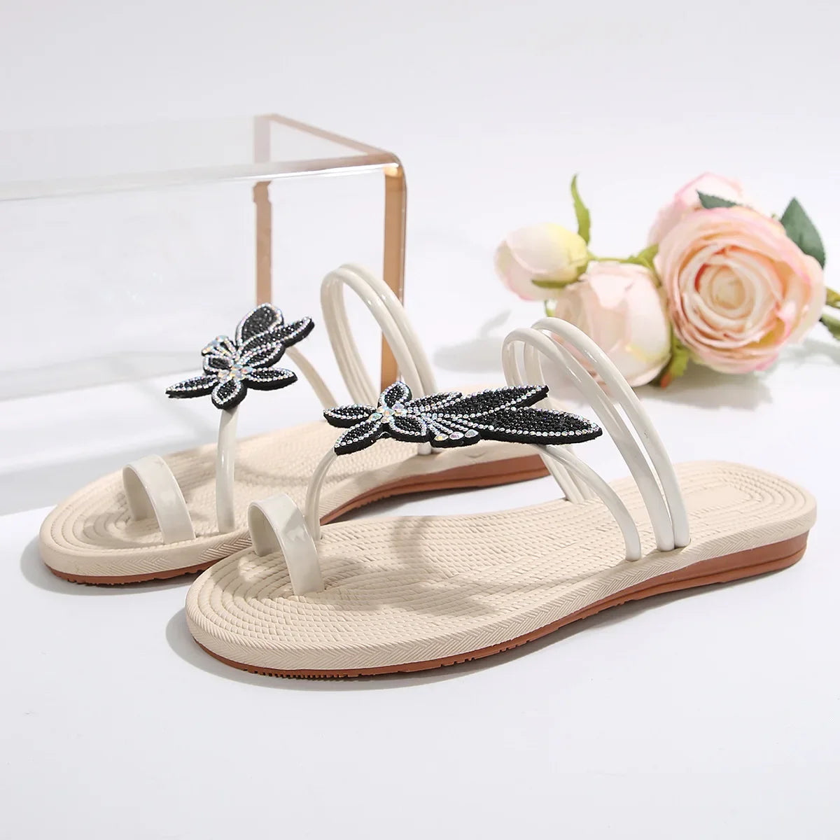 Glitter Slippers Women Summer Sandals 2025 Fashion Bling Female Butterfly Flops Beach Diamond Flat Shoes Outdoor Slides Sandals